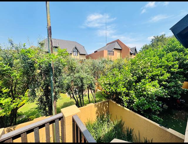 2 BEDROOM FLAT FOR SALE IN PINESLOPES